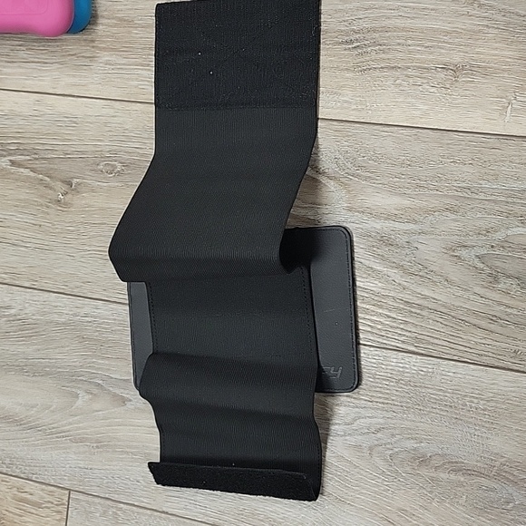 Amazon Fire Tablet with 2 Cases and a Headrest Holder - Picture 10 of 10